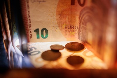 13-oji gynybos obligacijų emisija pritraukė 53,4 mln. eurų