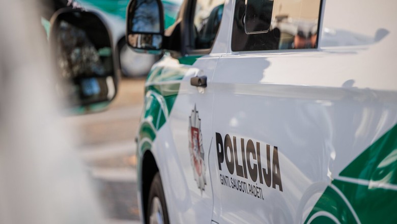 16 kartų teistai moteriai už akmenų mėtymą į policijos automobilį – laisvės atėmimas