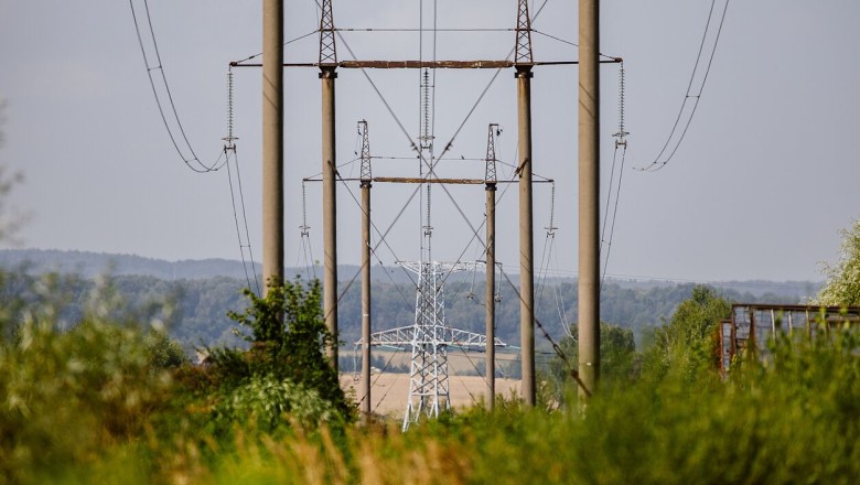 Anglys ir dujos ar saulė ir vėjas: ar lietuviai už elektrą moka mažiau nei lenkai?