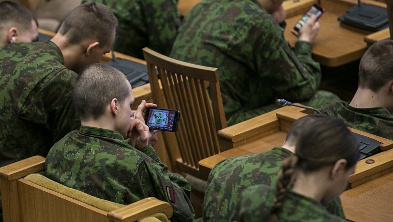 LAT: religinių įsitikinimų turintys jaunuoliai turi atlikti alternatyviąją tarnybą