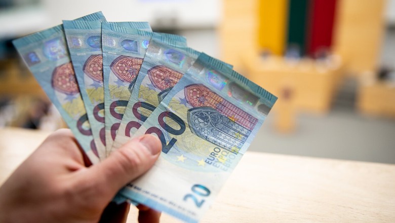 Parlamentas ėmėsi svarstyti pareiginės algos bazinio dydžio kėlimą iki 1798 eurų