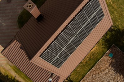 Skelbiamas 5,4 mln. eurų kvietimas saulės elektrinėms ir kaupikliams įsirengti