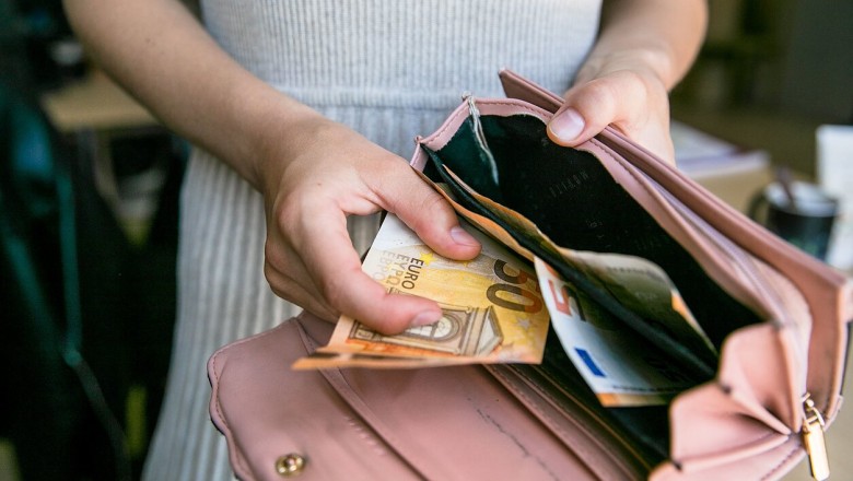 Vyriausybė ketina didinti atlyginimus, bet mokytojai ir pareigūnai sako esantys apgauti